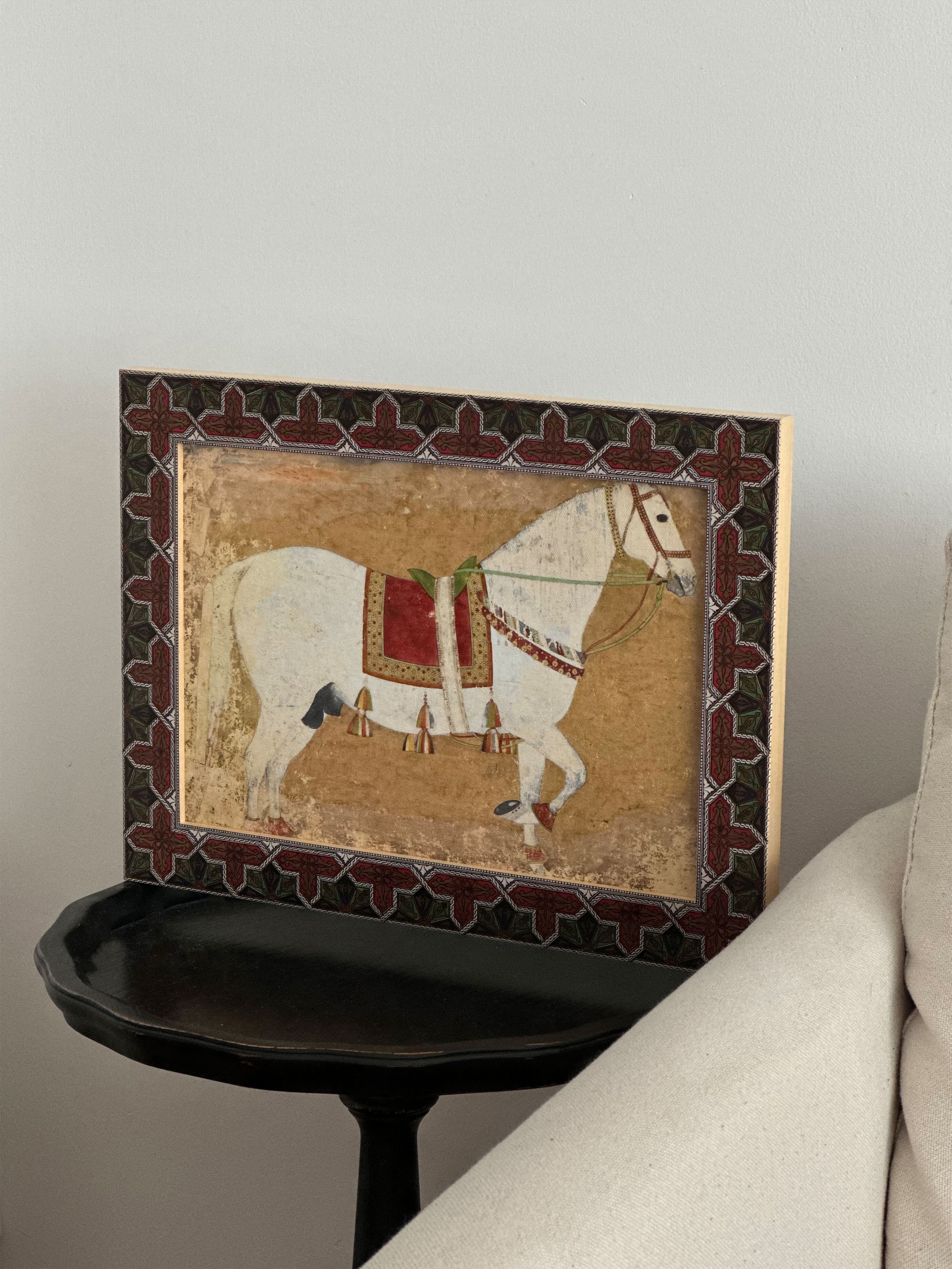 インテリア雑貨 古式馬具 宮廷の白馬の絵画