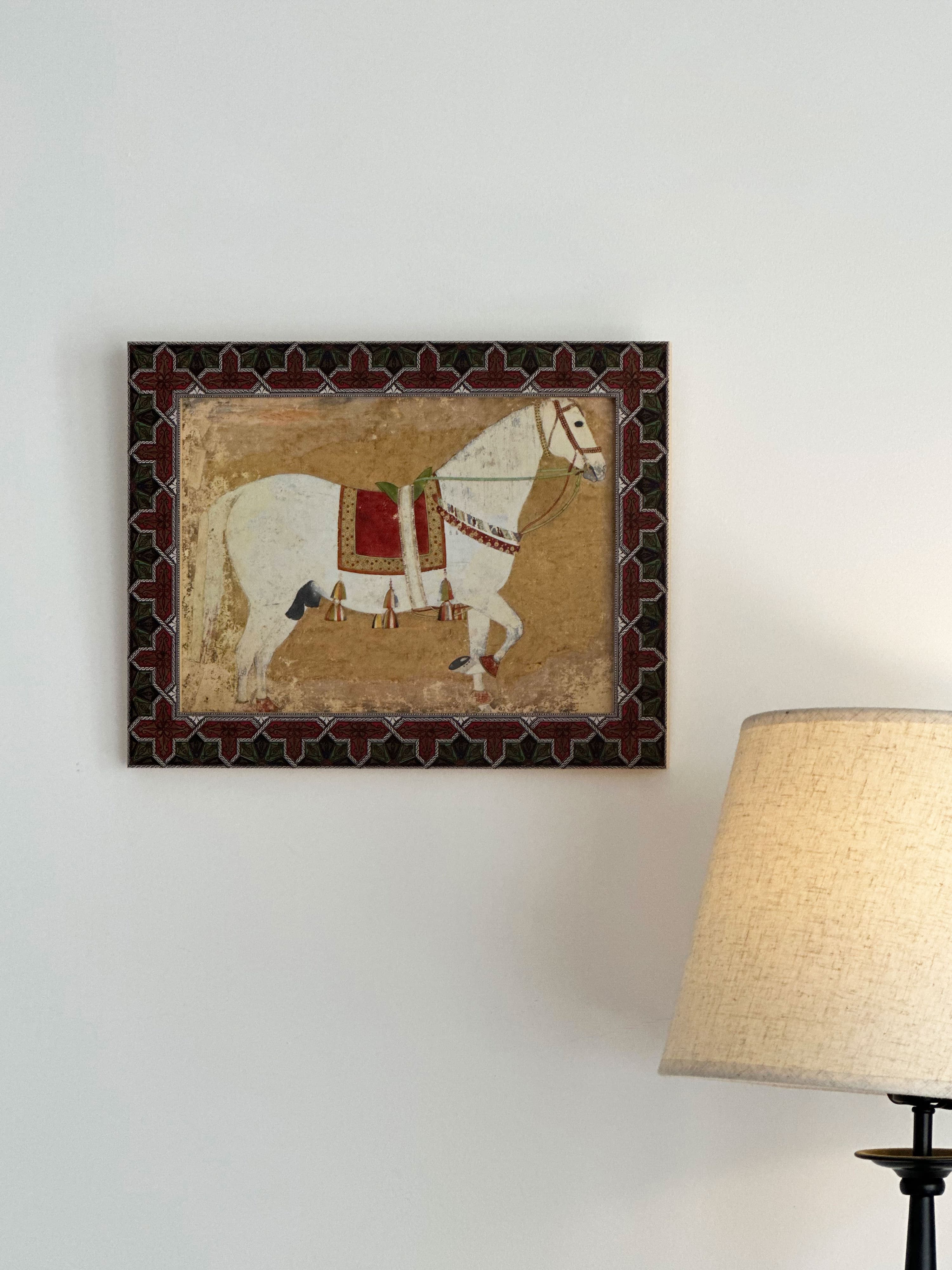 インテリア雑貨 古式馬具 宮廷の白馬の絵画